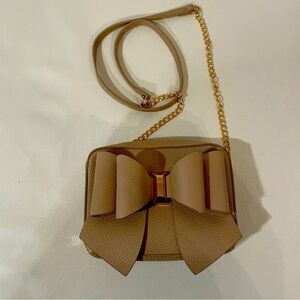 Crossi bow bag in blush Taupe with gold hardware